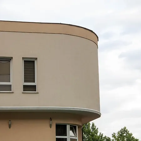 Trend モーテル 4*